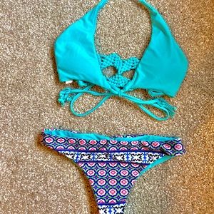 Two piece bikini reversible bottoms 💙